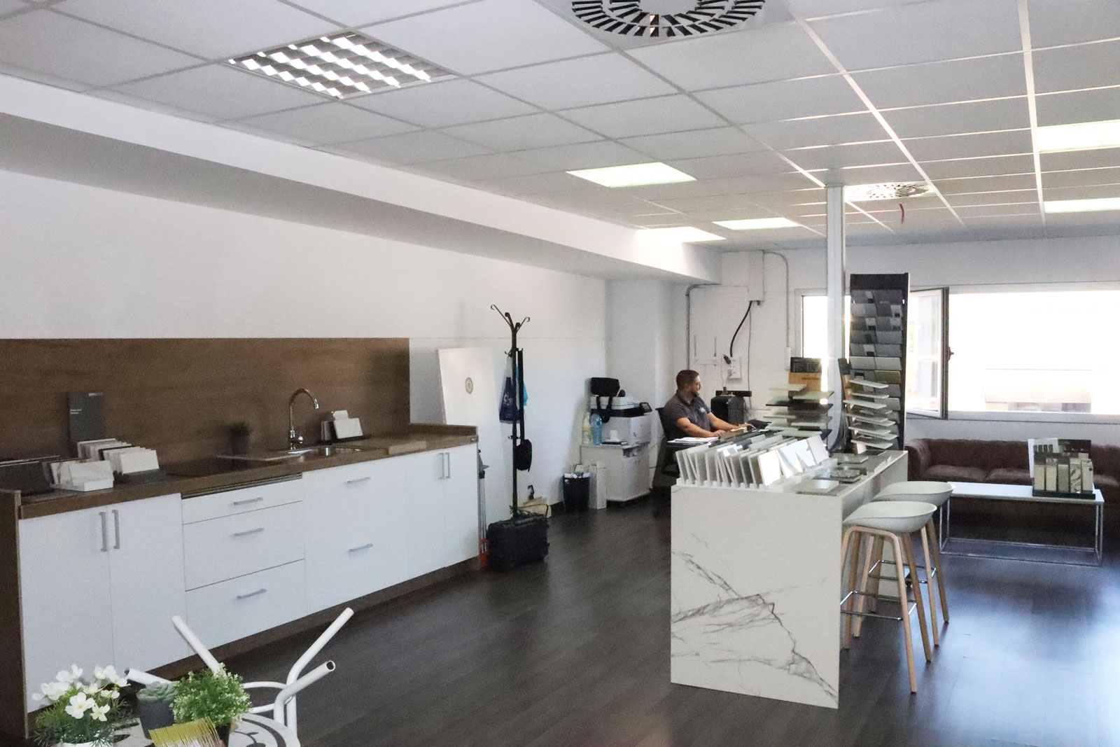 equipo instaladores marmoles en argentona