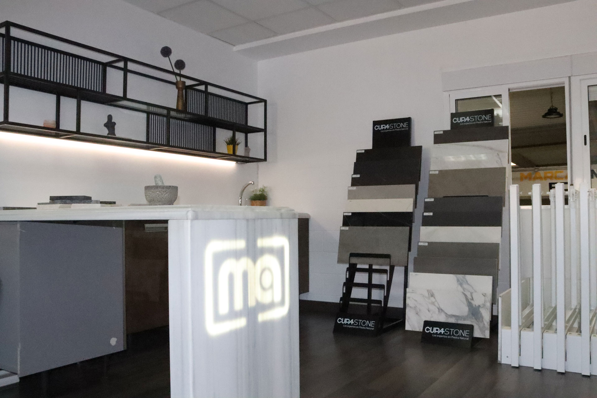 equipo instaladores marmoles en argentona