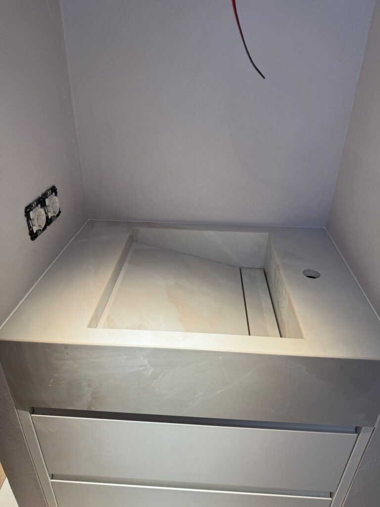 Diseño, fabricación e instalación lavabos y cocina en porcelánico | Marmoles Argentona